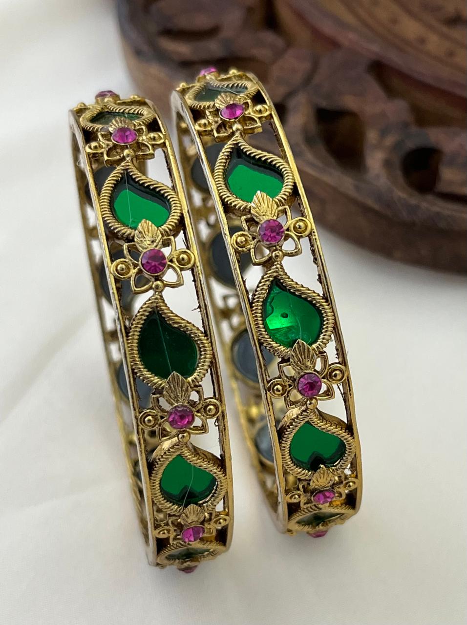 BANGLES