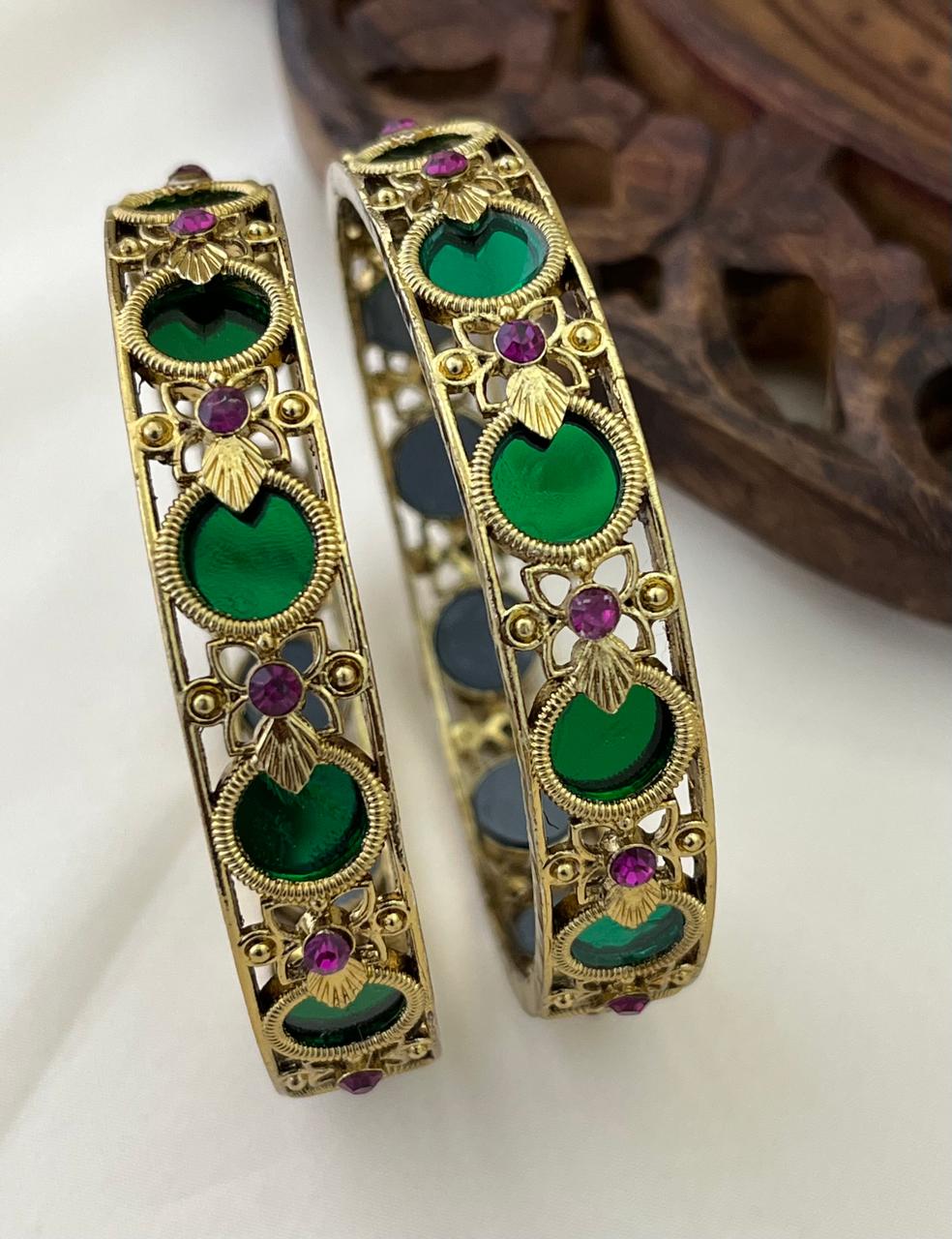 BANGLES
