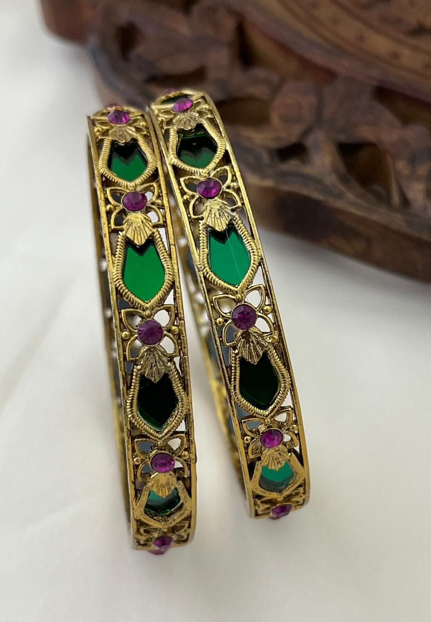BANGLES