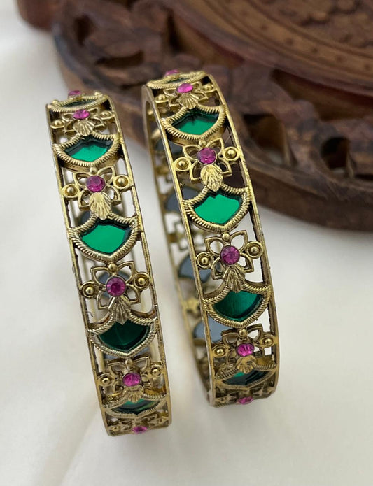 BANGLES