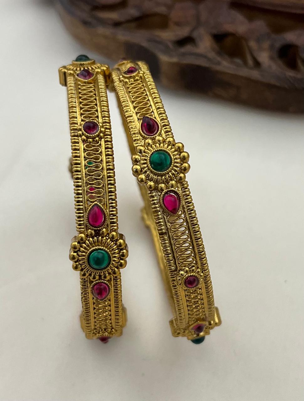 BANGLES