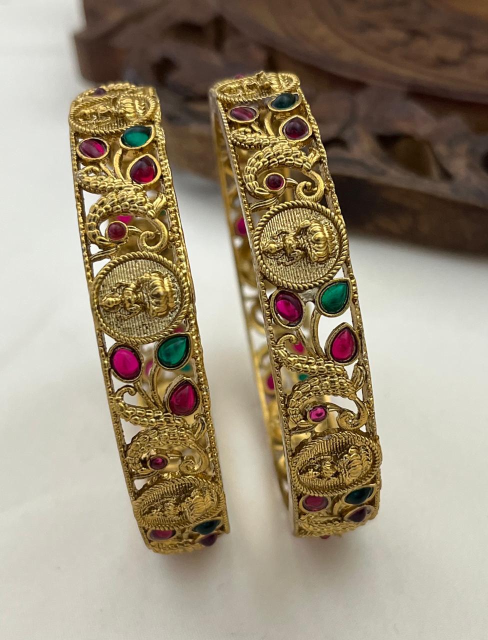 BANGLES