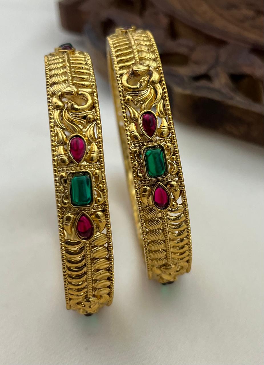 BANGLES