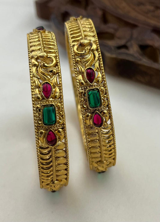 BANGLES